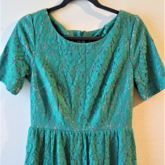 Enfocus Studio | Green Lace Midi Dress - Picture 2 of 6